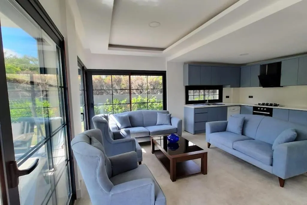 Cesme Merkezde Oezel Havuzlu Villa, Ildiri Turecko