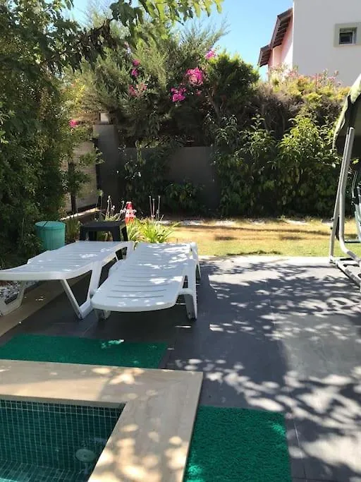 Cesme Merkezde Oezel Havuzlu Villa, Ildiri 0*,  Turecko