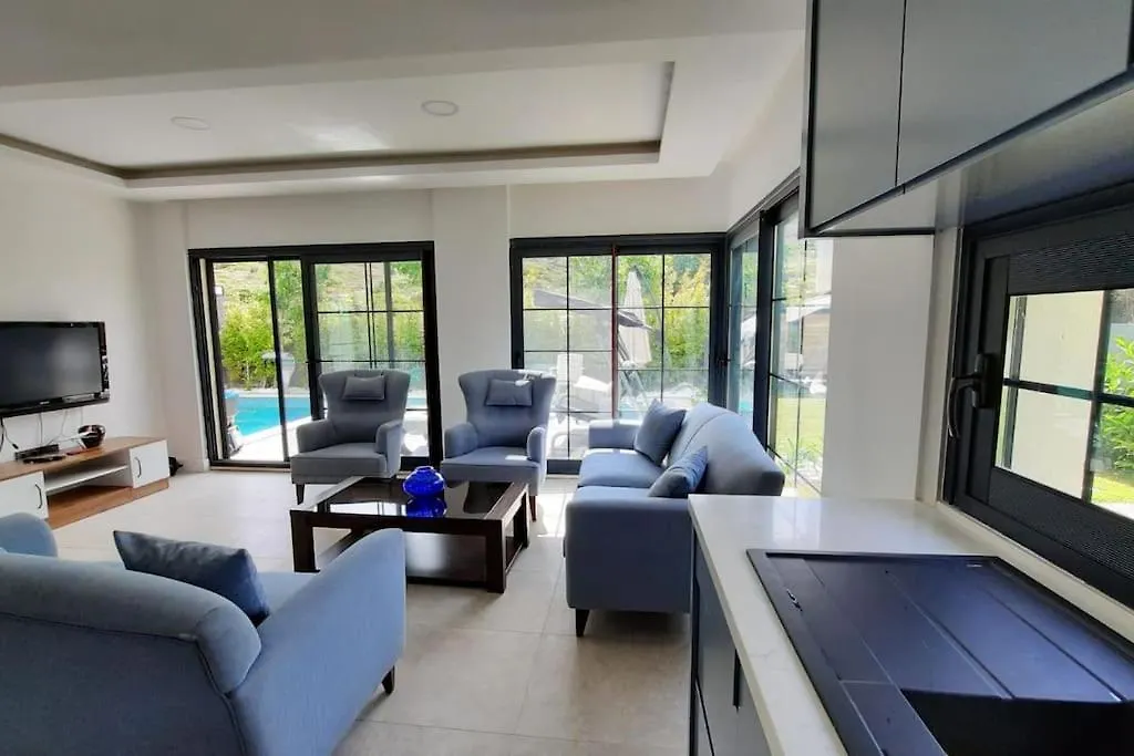 Cesme Merkezde Oezel Havuzlu Villa, Ildiri 0*,  Turecko