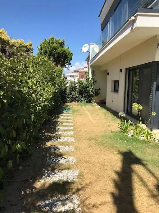 Vila Cesme Merkezde Oezel Havuzlu Villa, Ildiri