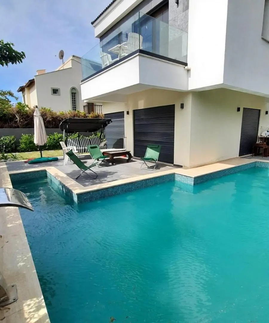 Cesme Merkezde Oezel Havuzlu Villa, Ildiri Vila