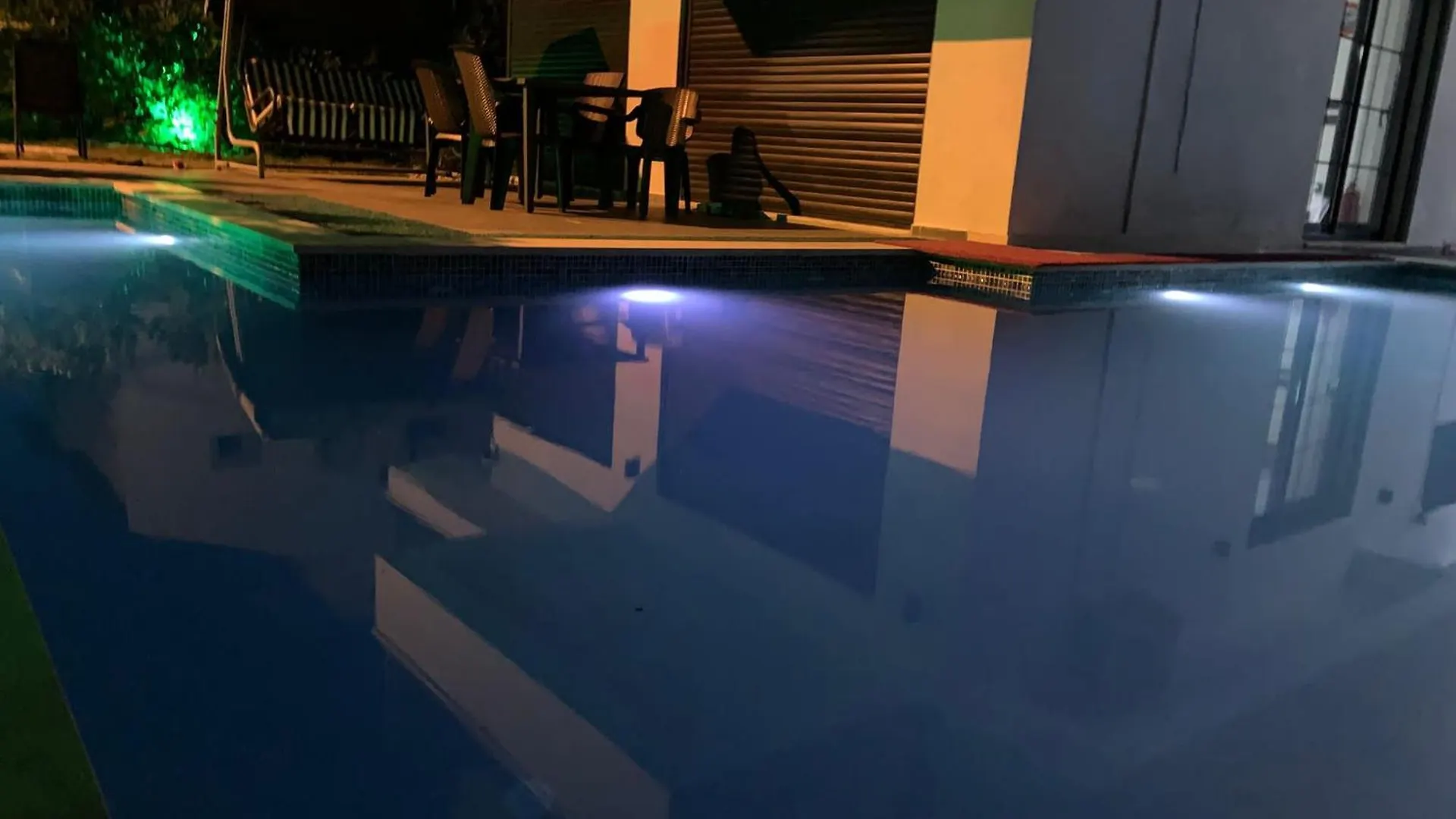 Vila Cesme Merkezde Oezel Havuzlu Villa, Ildiri