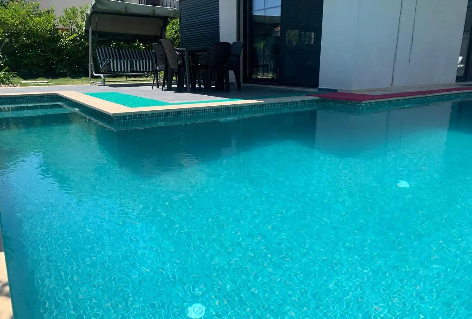 Cesme Merkezde Oezel Havuzlu Villa, Ildiri